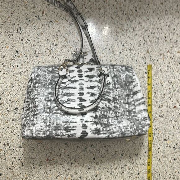 Henri Bendel white black large shoulder bag tote gold hardware leather - Picture 6 of 9